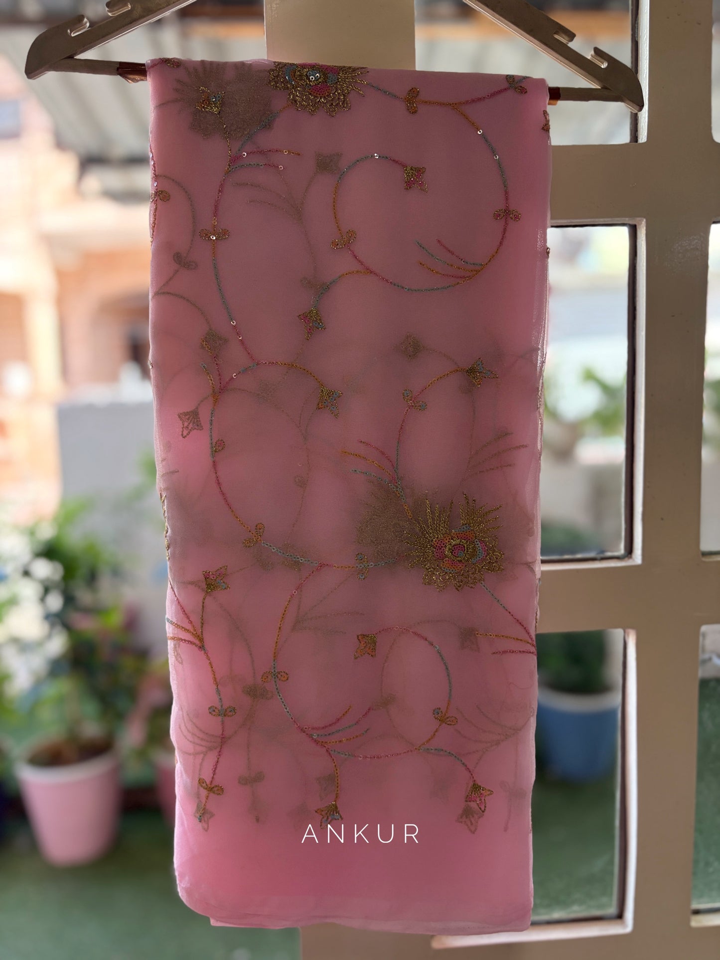 Boutonnière Fresh Pink Sequins Suhani