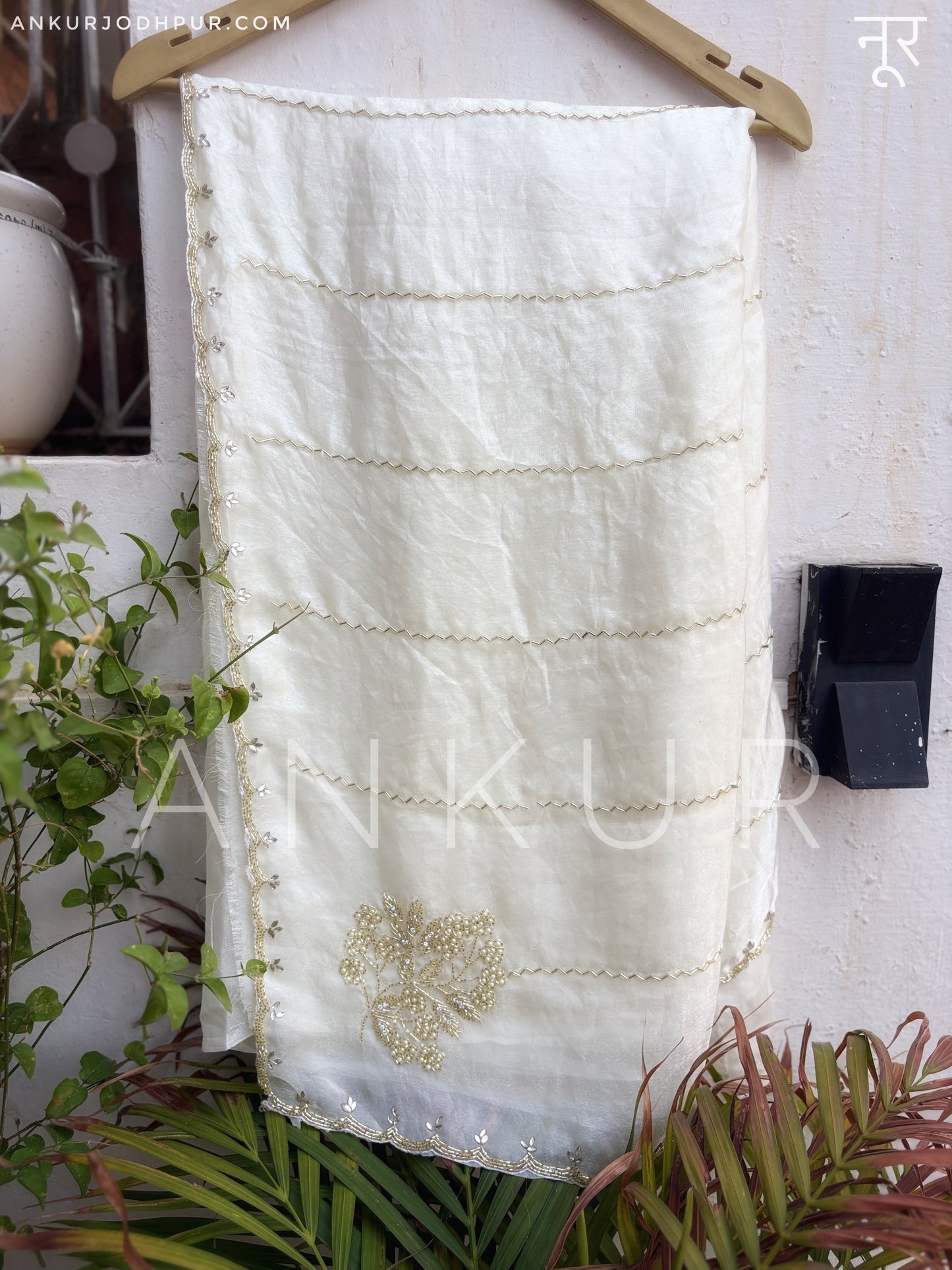 Kashira Milky White Noor